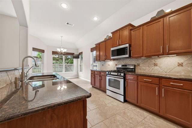 111 Pheasant Run Drive, Conroe, TX 77384