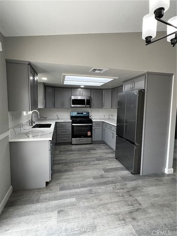 9979 5th Avenue, Hesperia, CA 92345