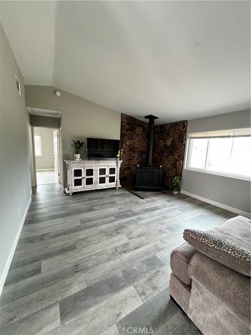 9979 5th Avenue, Hesperia, CA 92345