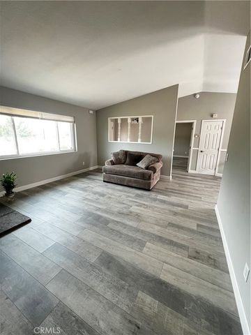 9979 5th Avenue, Hesperia, CA 92345