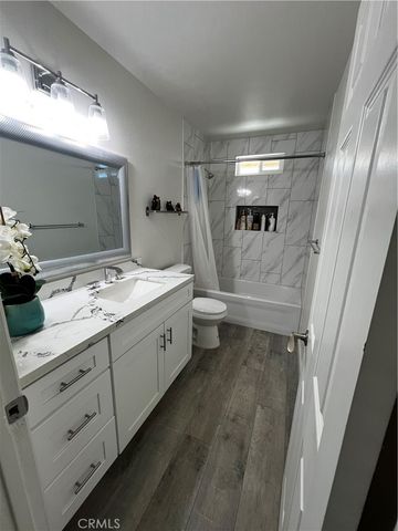 9979 5th Avenue, Hesperia, CA 92345