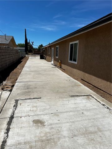 9979 5th Avenue, Hesperia, CA 92345