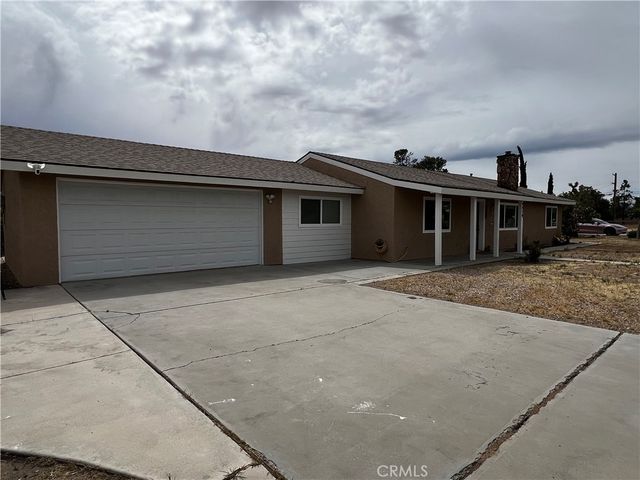 9979 5th Avenue, Hesperia, CA 92345