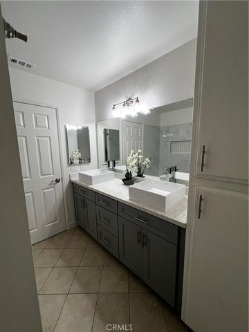 9979 5th Avenue, Hesperia, CA 92345