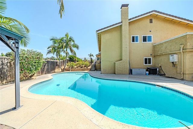 1901 Celeste, Fullerton, CA 92833