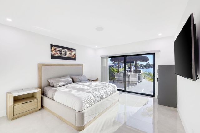 5641 Bayview Drive, Fort Lauderdale, FL 33308