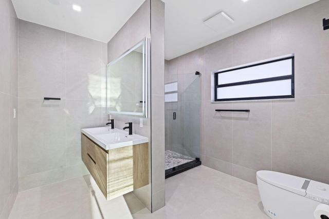 5641 Bayview Drive, Fort Lauderdale, FL 33308