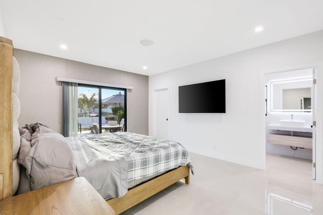 5641 Bayview Drive, Fort Lauderdale, FL 33308