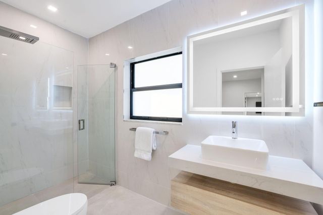 5641 Bayview Drive, Fort Lauderdale, FL 33308