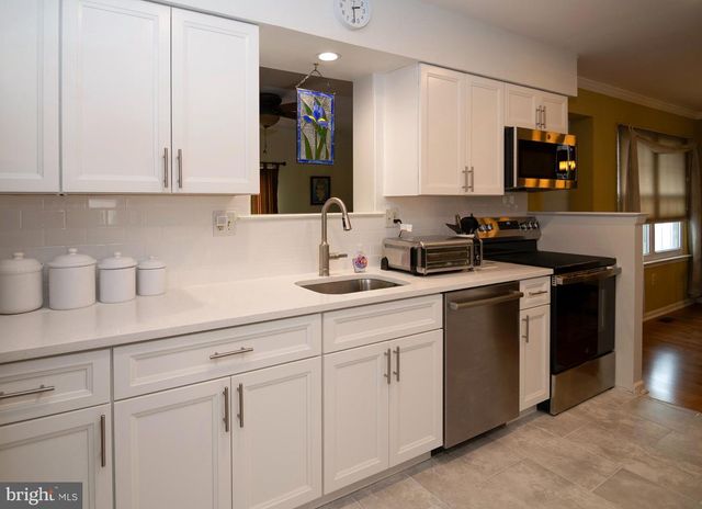 27 WOODHAVEN WAY, Sicklerville, NJ 08081