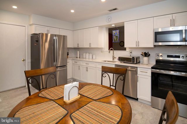 27 WOODHAVEN WAY, Sicklerville, NJ 08081