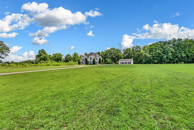 865 Butts Dr, Clarksville, TN 37042