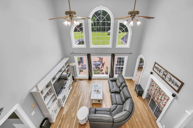 865 Butts Dr, Clarksville, TN 37042