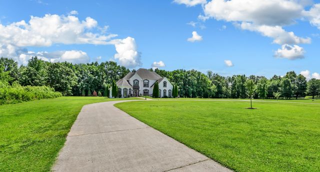 865 Butts Dr, Clarksville, TN 37042