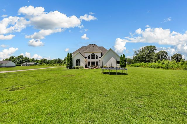 865 Butts Dr, Clarksville, TN 37042