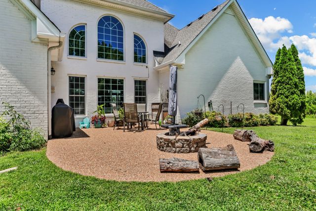 865 Butts Dr, Clarksville, TN 37042