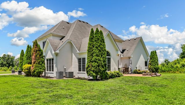 865 Butts Dr, Clarksville, TN 37042