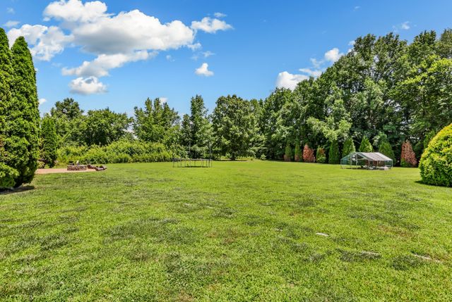 865 Butts Dr, Clarksville, TN 37042