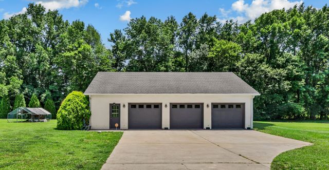 865 Butts Dr, Clarksville, TN 37042