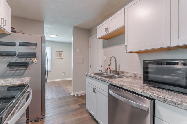 3014 Sweetser Avenue, Evansville, IN 47714