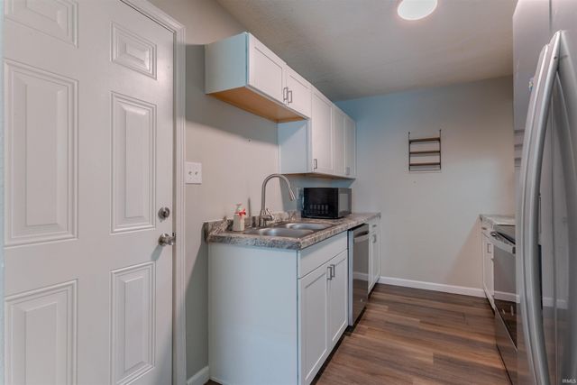 3014 Sweetser Avenue, Evansville, IN 47714