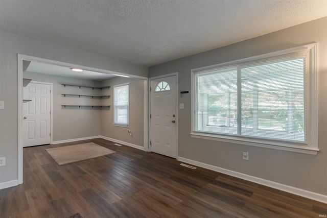 3014 Sweetser Avenue, Evansville, IN 47714