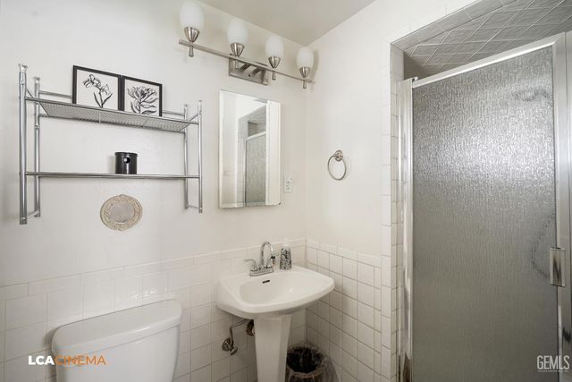 2905 Idaho Street, Bakersfield, CA 93305