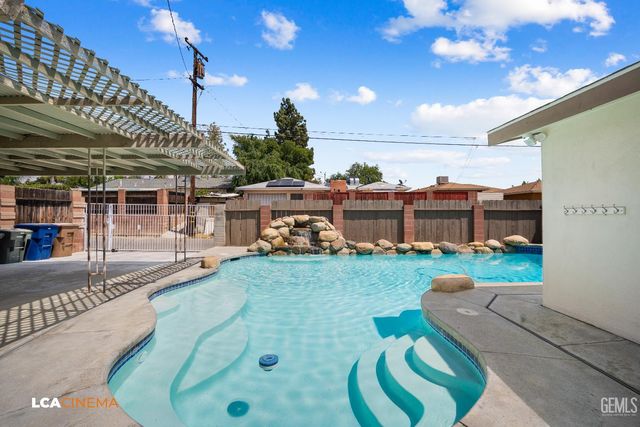 2905 Idaho Street, Bakersfield, CA 93305