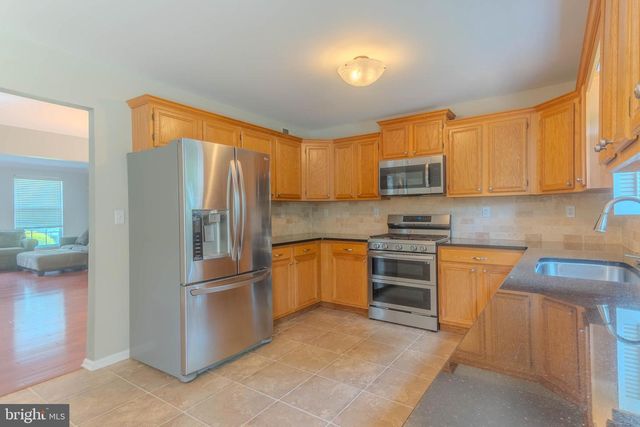 8 SPUR RIDGE CT, Newark, DE 19702