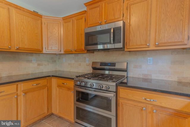 8 SPUR RIDGE CT, Newark, DE 19702