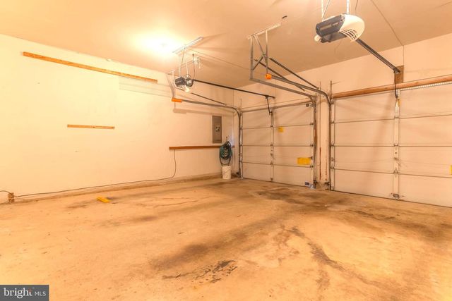 8 SPUR RIDGE CT, Newark, DE 19702