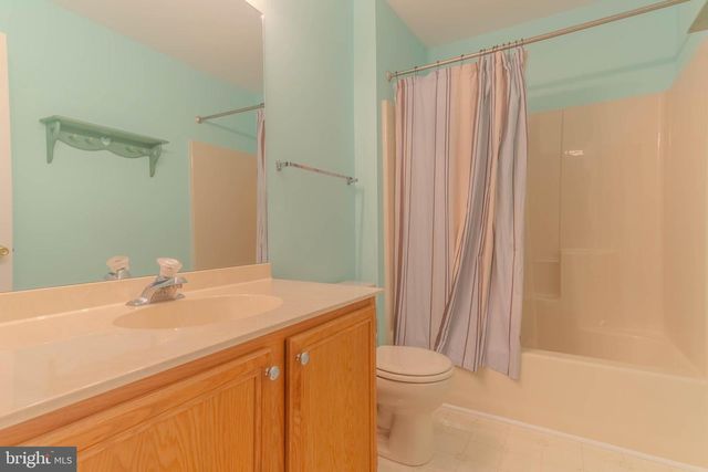 8 SPUR RIDGE CT, Newark, DE 19702