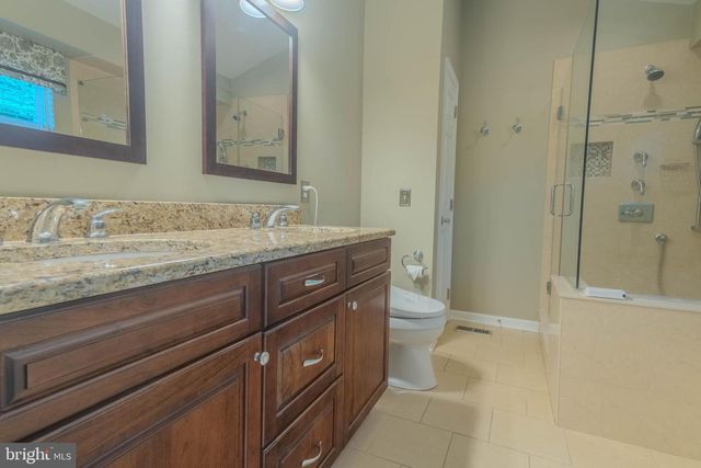 8 SPUR RIDGE CT, Newark, DE 19702