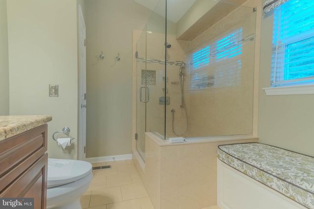 8 SPUR RIDGE CT, Newark, DE 19702