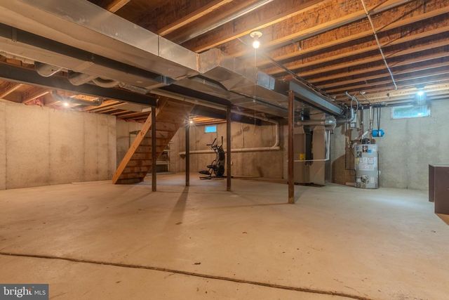 8 SPUR RIDGE CT, Newark, DE 19702