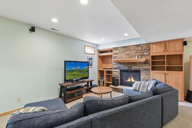 532 Woodland Lane, New Richmond, WI 54017