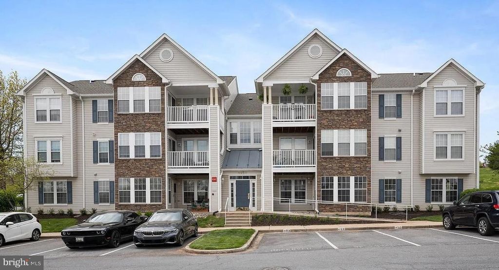 Image 1 of property listing at 5600 AVONSHIRE PL ##J, Frederick, MD 21703