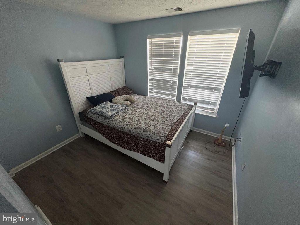 Image 12 of property listing at 5600 AVONSHIRE PL ##J, Frederick, MD 21703