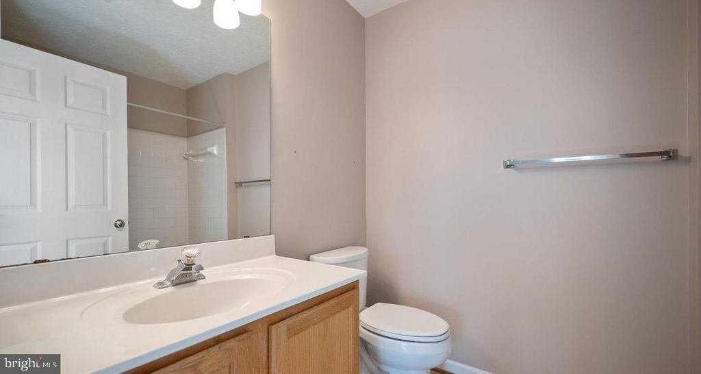 Image 13 of property listing at 5600 AVONSHIRE PL ##J, Frederick, MD 21703