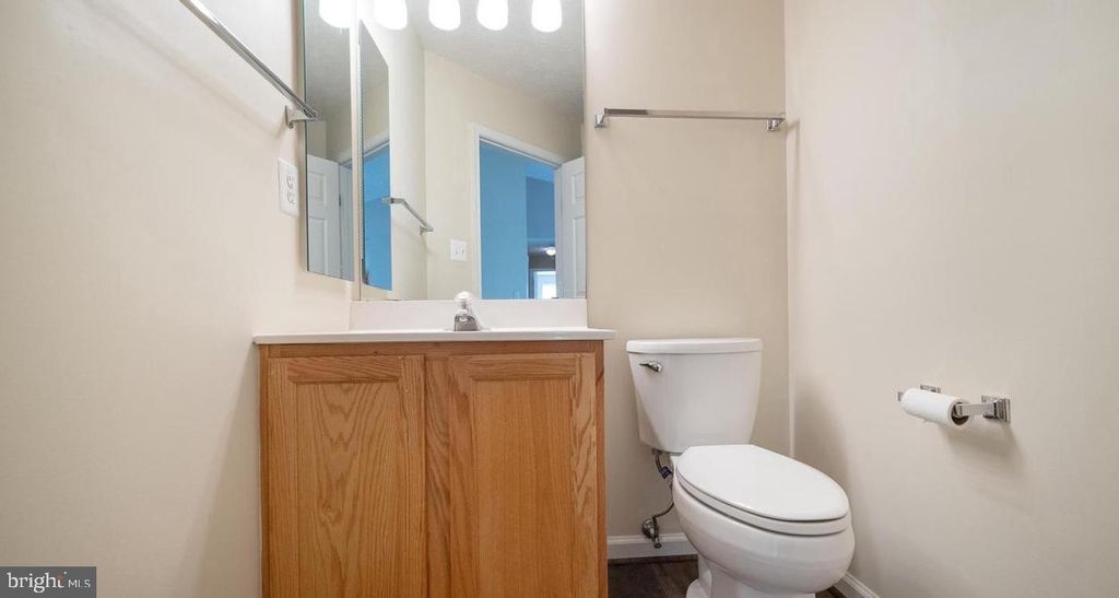 Image 14 of property listing at 5600 AVONSHIRE PL ##J, Frederick, MD 21703