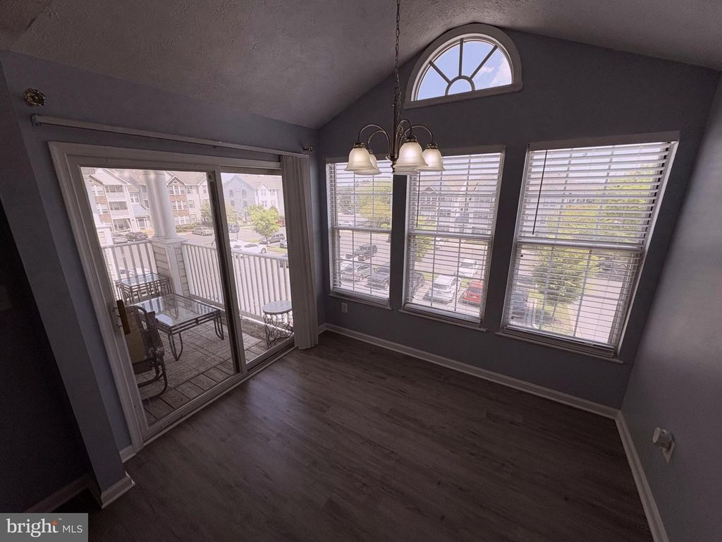 Image 16 of property listing at 5600 AVONSHIRE PL ##J, Frederick, MD 21703