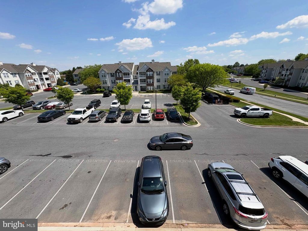 Image 19 of property listing at 5600 AVONSHIRE PL ##J, Frederick, MD 21703