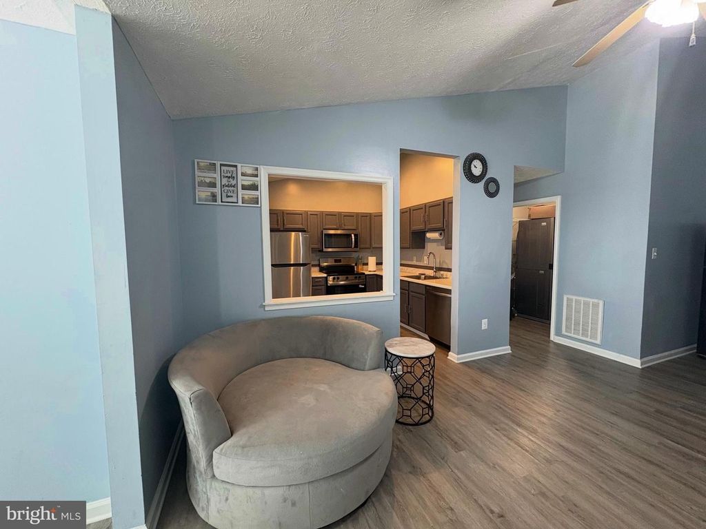 Image 3 of property listing at 5600 AVONSHIRE PL ##J, Frederick, MD 21703