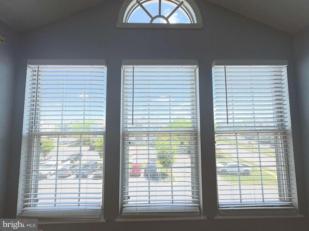 Image 5 of property listing at 5600 AVONSHIRE PL ##J, Frederick, MD 21703