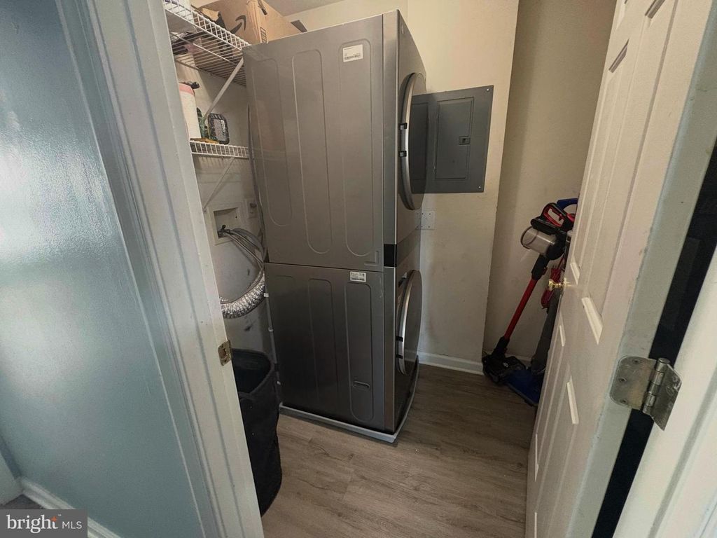 Image 7 of property listing at 5600 AVONSHIRE PL ##J, Frederick, MD 21703