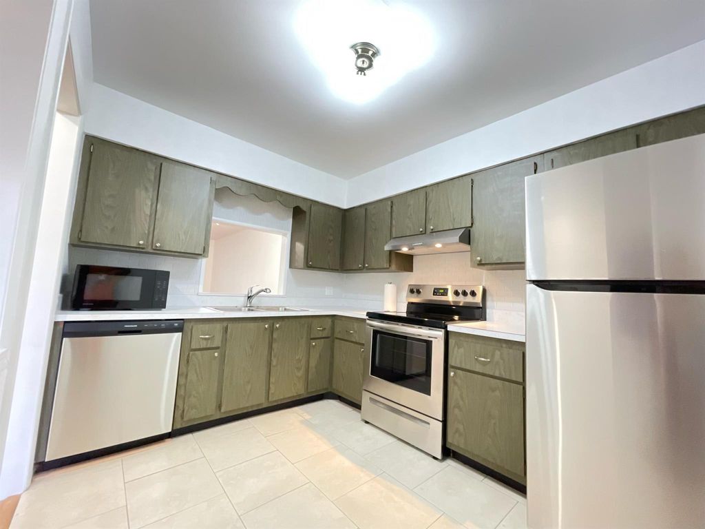 2302 Sunrise Boulevard 202, Fort Pierce, FL 34982