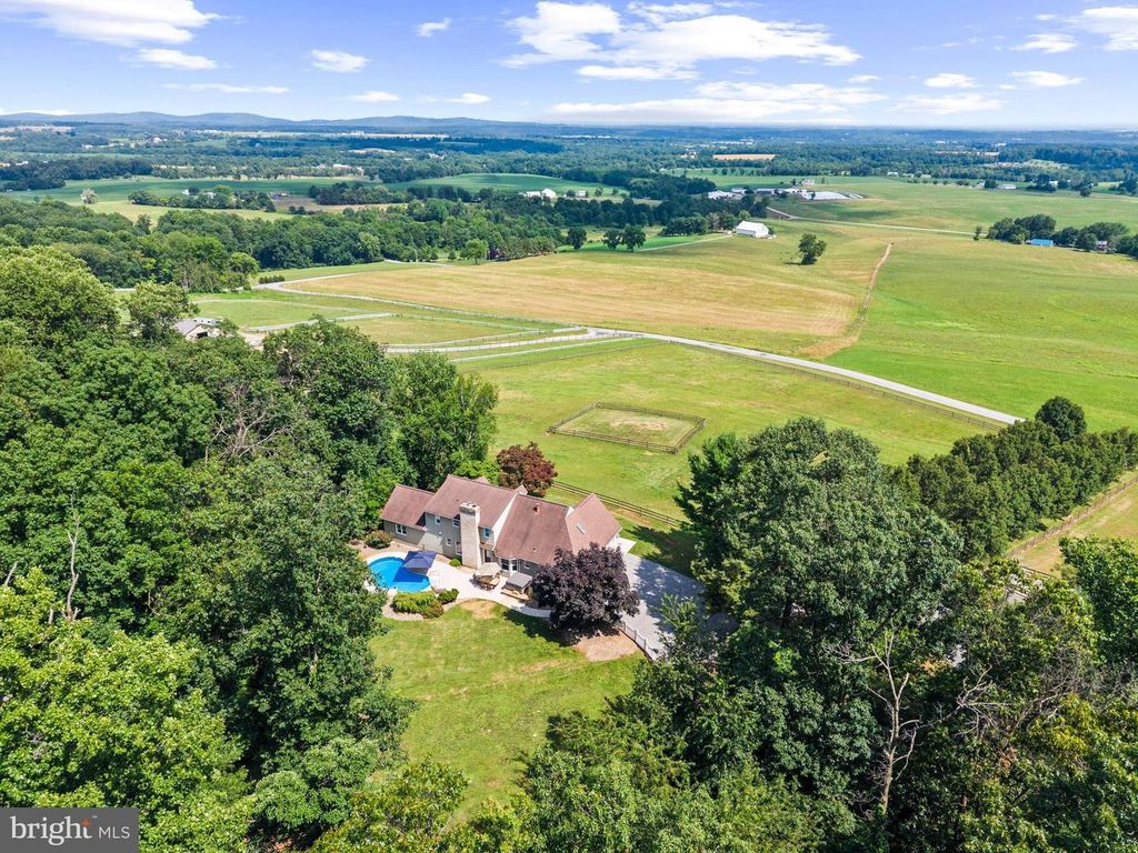 195 LOCUST GROVE RD, Dillsburg, PA 17019