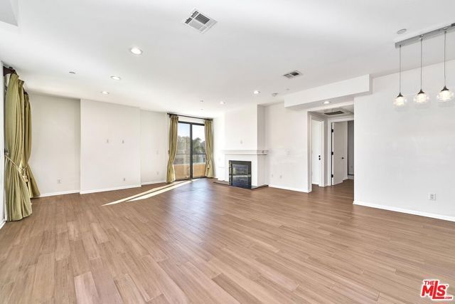 871 Crenshaw Boulevard 305, Los Angeles, CA 90005