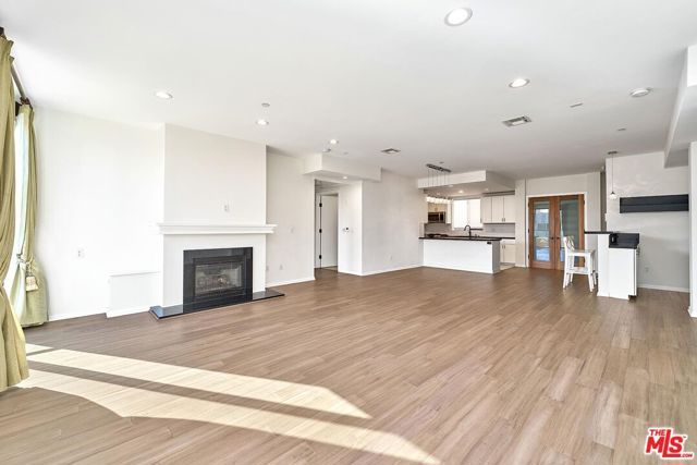 871 Crenshaw Boulevard 305, Los Angeles, CA 90005