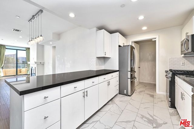 871 Crenshaw Boulevard 305, Los Angeles, CA 90005